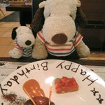 ワッシーズダイニングスープル - じゃ～ん、お誕生日のお友だちのデザートプレートは
      お店の方がお祝い用にして下さいました。
      ちゃっかり写真撮影してもらう、ボキら・・・