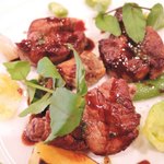 ワッシーズダイニングスープル - メインのお料理は３種類から選ぶことができたので、
      お友だちが選んだのは、国産牛フィレ肉のソテー。
      少し分けてもらったけど、さすがはワインのお店。
      赤ワインソースがお肉の美味しさを引き立てています。
      