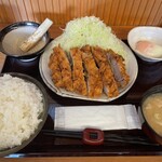 Tonkatsu Santa - 御飯（大盛）・ロースかつ（大）・豚汁・ソース用半熟卵