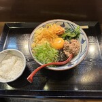 丸亀製麺 - 【2023.10.27(金)】うま辛まぜ釜玉うどん（並盛）740円→710円