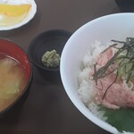メフレ市場食堂 - ネギトロ丼　漬物　みそ汁付　本日600円