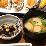 Kushitei - 串亭 日本橋三越前 ランチ 広島県産牡蠣フライ御膳に付くヒジキの煮物と麩・ワカメの味噌汁