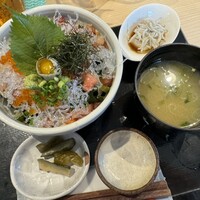 日本橋兜町 久治 - 海鮮まかない丼（ごはん大盛）