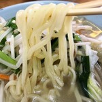 平和楼 - タンメン、麺リフトアップ