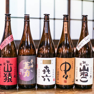 Over 80 types of drinks, mainly local sake from within and outside the prefecture.