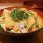 Yudoufu Kadonoya - 天とじ丼(1,500円)
                      チーズ豆腐･香の物･赤出汁付き