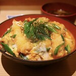 Yudoufu Kadonoya - 天とじ丼(1,500円)
                      チーズ豆腐･香の物･赤出汁付き