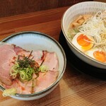 わ河馬 - 濃厚鶏白湯らーめん＋煮卵／レアチャーシュー丼