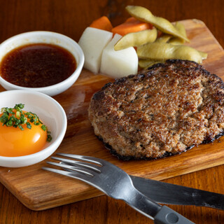 こだわりの飼料で育てられた”葡萄牛”のステーキも人気！