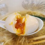 ラー麺専門店 こしがや - 半熟煮卵