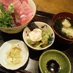 お吸い物・小鉢・お漬物が付きます