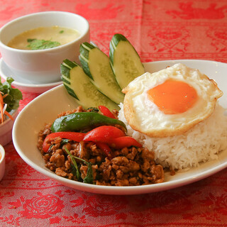 所有菜餚均包含新鮮春捲、湯、甜點◎正宗泰國菜午餐