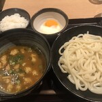 Kamata Maru - Dランチ(牛もつカレーつけ麺[中]＋小ごはん)¥940、温泉玉子 ¥90