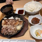 豚ステーキ専門店 B - 