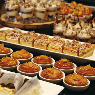 匠の技で創り上げる本格デザートは、目でも舌でも楽しめる逸品