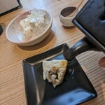 手打ち蕎麦 眞壁 - そば豆腐に醤油を垂らして