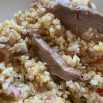 ファミリー中華光栄 - チャーハンの中の焼豚