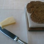 ベージュ アラン・デュカス 東京 - カリッとしたパンが付きました