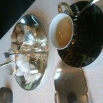 ベージュ アラン・デュカス 東京 - 後からエスプレッソが来ました