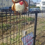 キッチン ブルー グローブ - 今日はくまが、さつまいも、落花生掘りの販促！？、これなら目立ちますね？