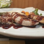 キッチン ブルー グローブ - 横から、豚ヒレ肉は３枚