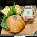 ばなゝや - 焼鮭/ 出汁巻き卵/ 胡麻豆腐