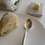 サンス・エ・サヴール - パン