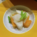 奈良 - カブと柿の和えたもの