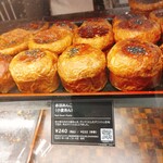 赤羽あんこ - ★赤羽あんこ 240円 ドーム型で大きな アンパン。 外径は変わってるが味はただのアンパン。