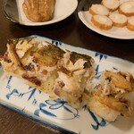 石田魚店 - 焼き鯖寿司。柔らかくて脂の乗った焼き鯖としょうがの甘酢漬けの相性がステキ〜