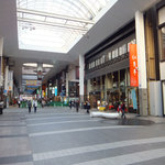 下通アーケードの中にあります。