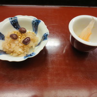 赤坂 菊乃井 - お祝いとしてお赤飯とおなますが。