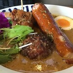 スープカレー&ダイニング エルビス - パリパリチキン、ラムバーグ、ソーセージ