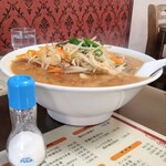 大龍飯店 - 味噌ラーメン（丼が特大サイズ）