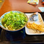 丸亀製麺 - かけうどん並と鶏天と鮭おにぎり