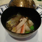 トゥ・ラ・ジョア - 松茸、ふかひれ、タラバガニの豪華なる御椀