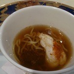 トゥ・ラ・ジョア - オマール海老のエキスを過激に使ったヌードル