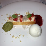 BRON RONNERY - ニューヨークチーズケーキ　いちごとジュレ乗せ　シャーベットと抹茶マドレーヌ