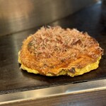 Okonomiyaki Dan - 甘めのソースとやわらかくて、ふわっとした食感にやられる