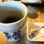 Gyouza No Mise Sankai - サービスのコーヒー　ホットで（湯呑で渋っ）
