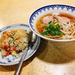 歩 - そば定食(ラーメン、焼き飯)
            今どきの店のチャーハン表現ではない焼き飯