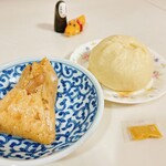 Gogoichi Hourai - ちまきもウリですが
      やっぱり、豚まんの方が美味である