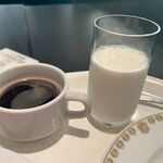 Dainingu Ruore - 食後はコーヒーとミルクをいただいてこの日の朝食にさせていただきました。