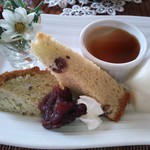 遊の丘 - 十割手打ちそば＋ドリンク＋デザート付￥1100のデザート（小豆入り抹茶のシフォンケーキ、プリン）（H25.11.1撮影）