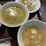 青山ガパオ食堂 - グリーンカレーとスープ、サラダ