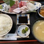 漁 - 刺身とあら汁定食＝1200円