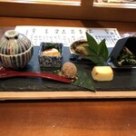 Ginza Rokusantei - 八寸　ぜーんぶ美味しい。これは期待が高まります。いくらなどもふんだんに使っていたので季節感もあり楽しかったです。