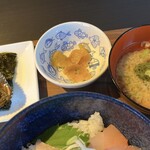 Hama No Nanahikari - 味噌汁と小鉢
