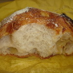 ブーランジュリー タカギ - りんごのパンの断面