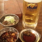 ホルモン俵屋 - 生ビール500円、突き出し200円、タレ2種